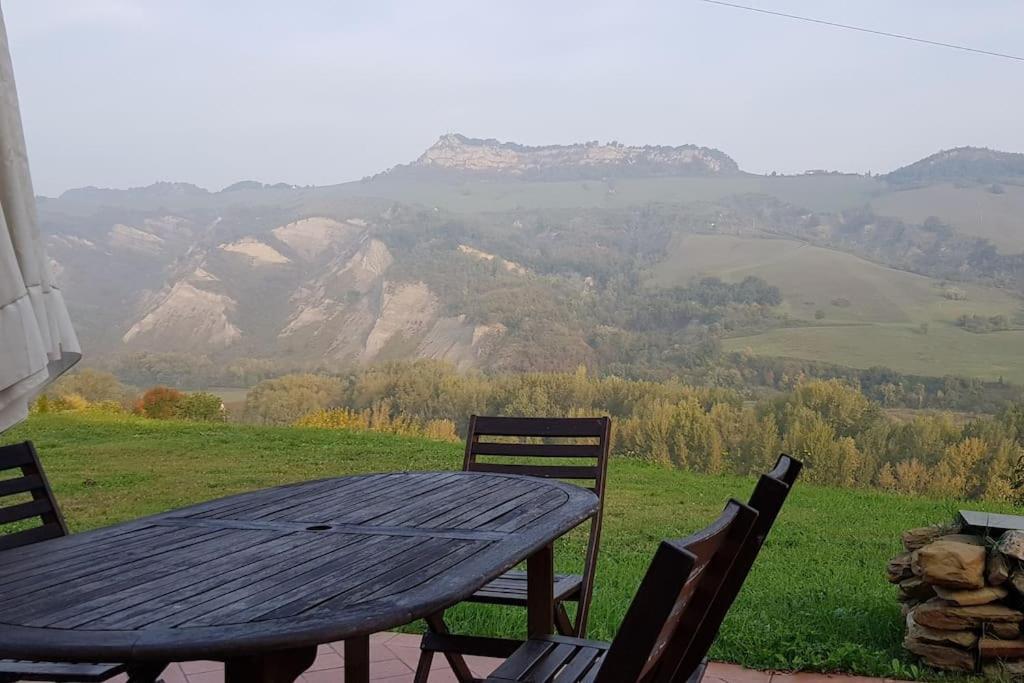 Villa Cristallo Private Apartment Fontanelice エクステリア 写真
